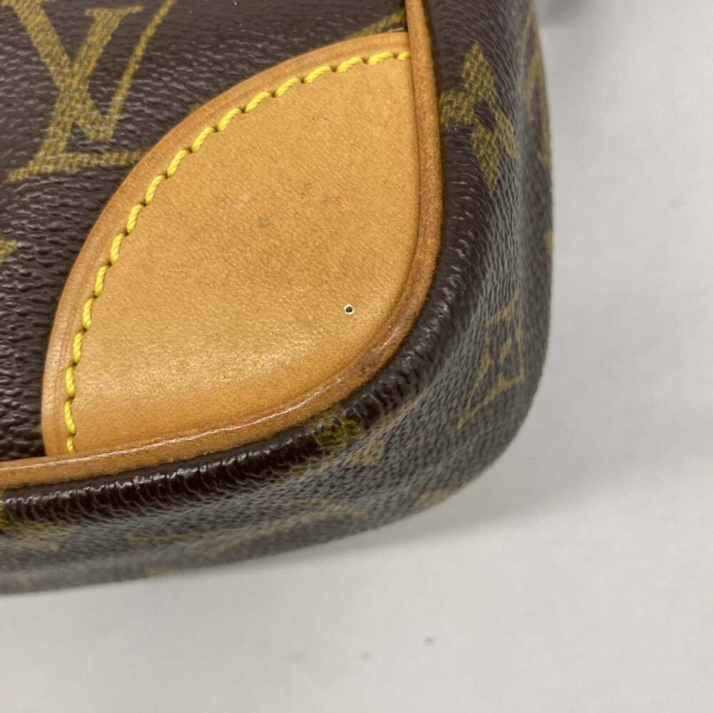 LOUIS VUITTON Brown Monogram Shoulder Bag - Picture 8 of 10